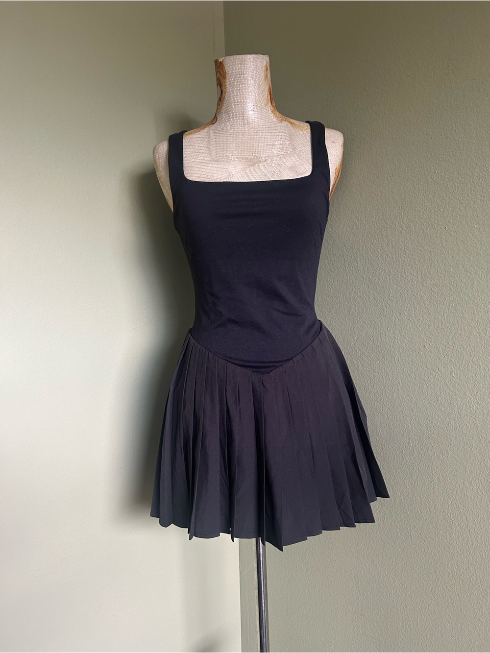 Qinsen Black Square Neck Pleated Bottom Active Dress Sz XS
